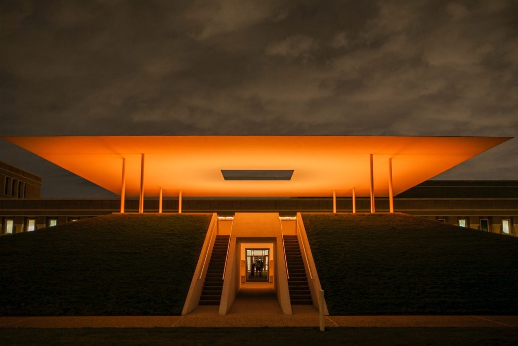 James Turrell Twilight Epiphany Skyscape, Moody Center for the Arts, Rice University. Photo: Cameron Durham.